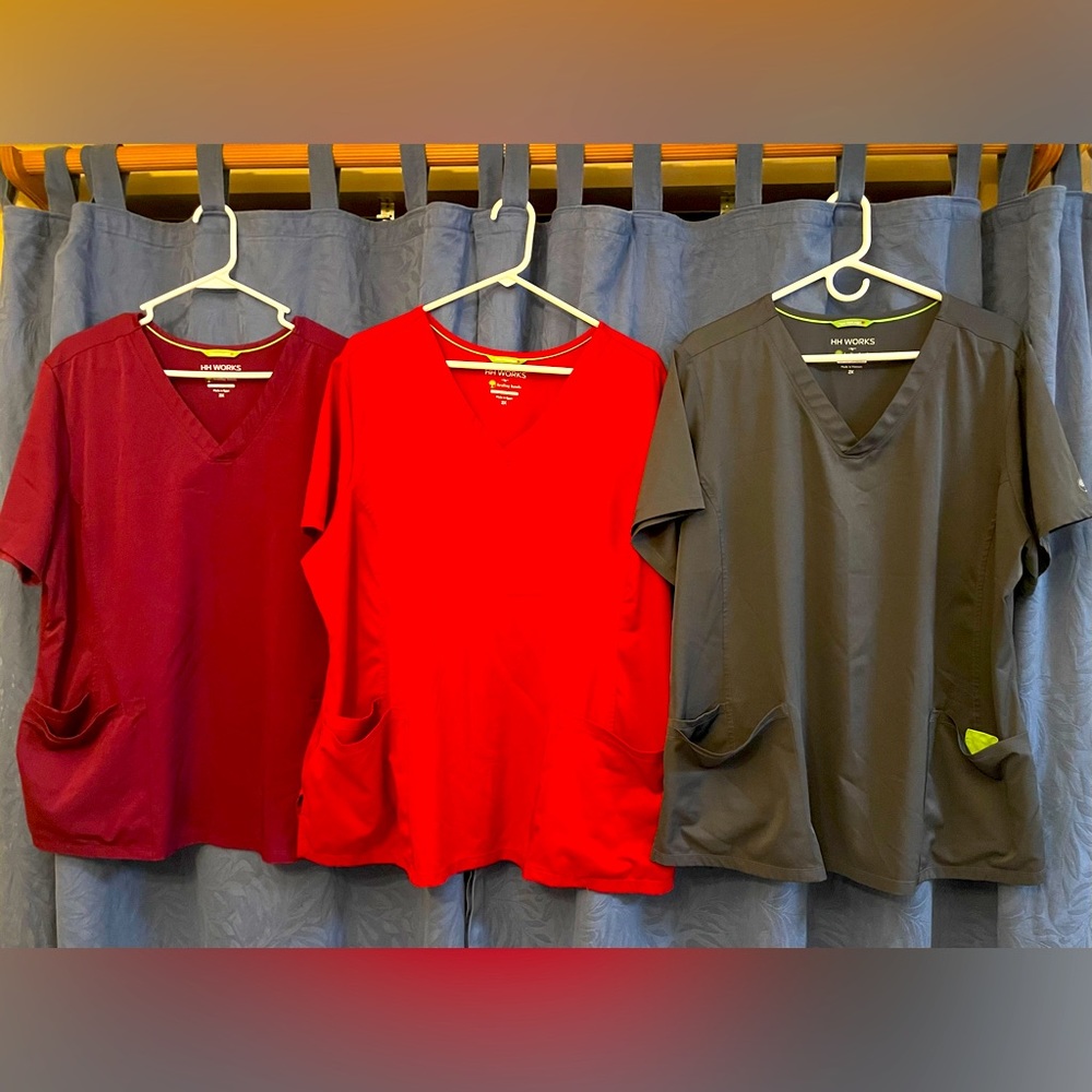 ❤️🩺Healing Hands Scrub Tops. Women’s. 2XL.